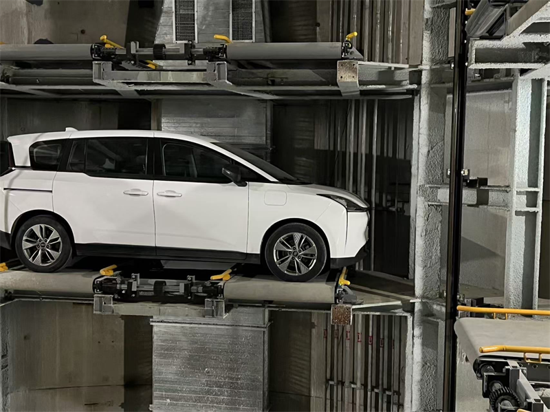 Double underground sunken well garage type