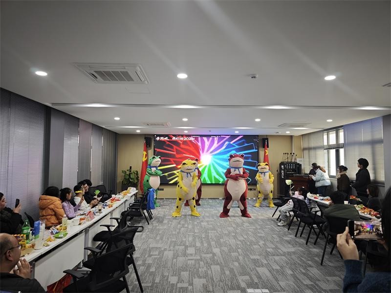 Gala Glow, Team Spirit Grow. Cheers to 2026!